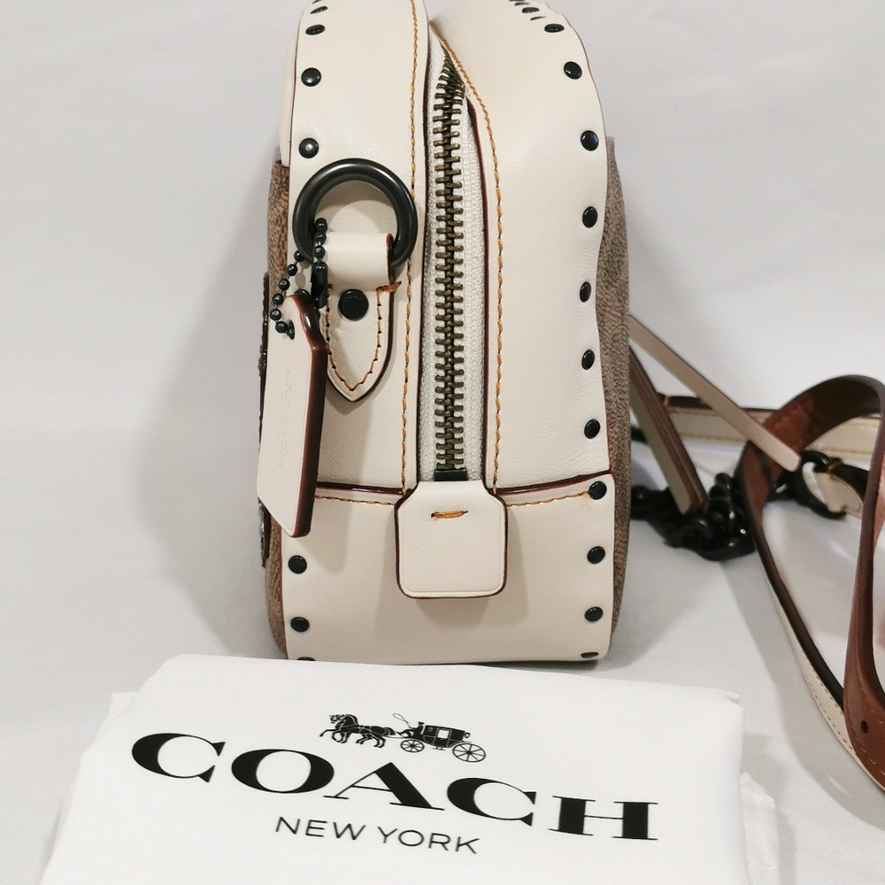 Coach Camera Bag In Signature Canvas With Rivets - Picture 5 of 6